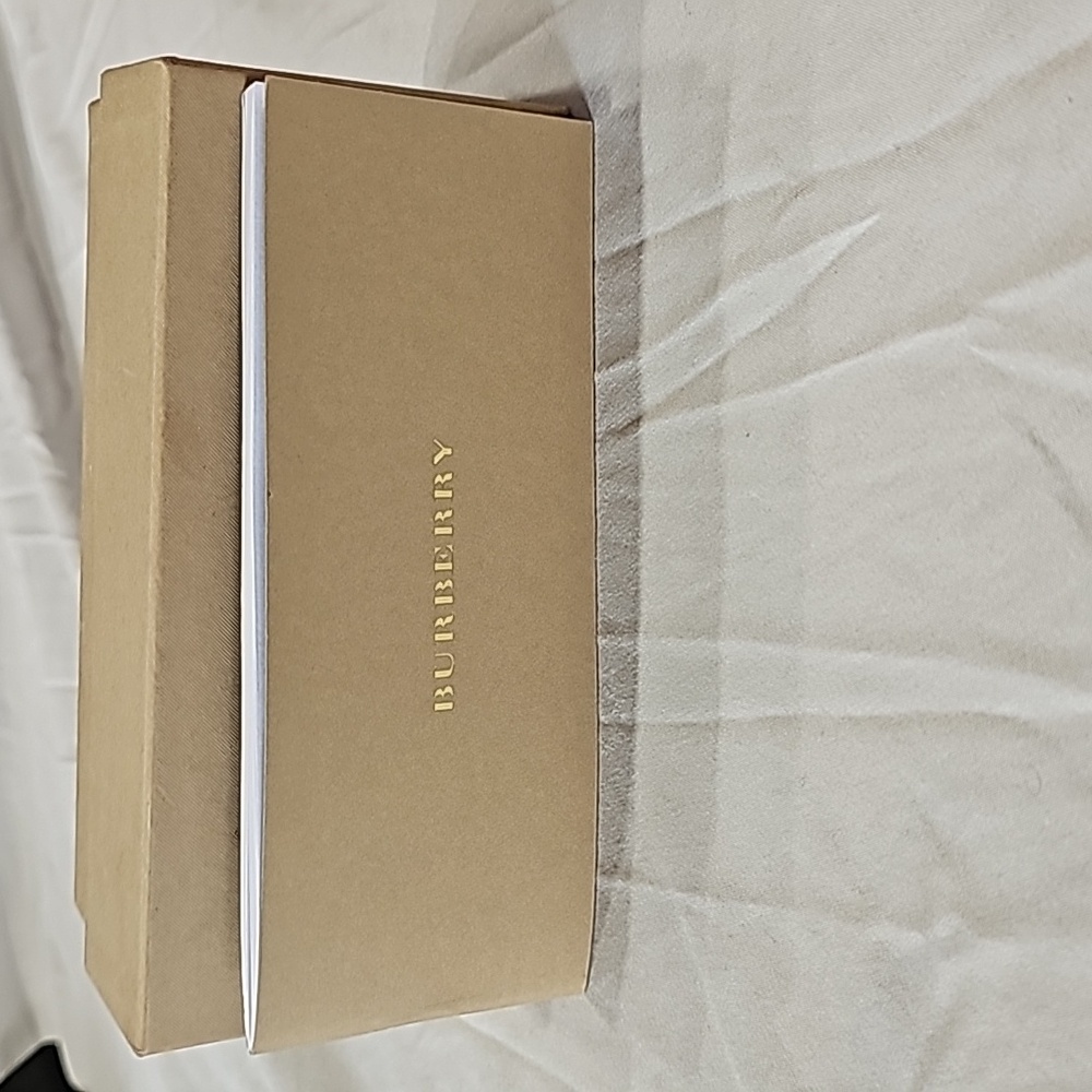 Box - Picture 2 of 3